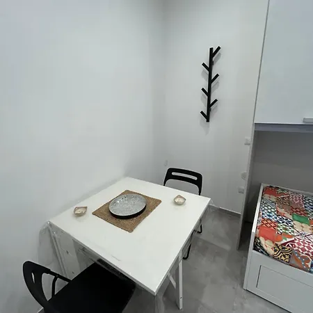 Sermoneta10 公寓 *